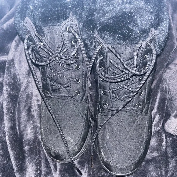 L.L. Bean Black Ankle Boots with Fur Lining - Picture 1 of 3